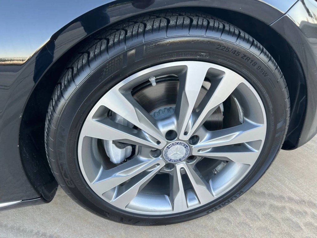 2015 Mercedes-Benz C-Class Image 18
