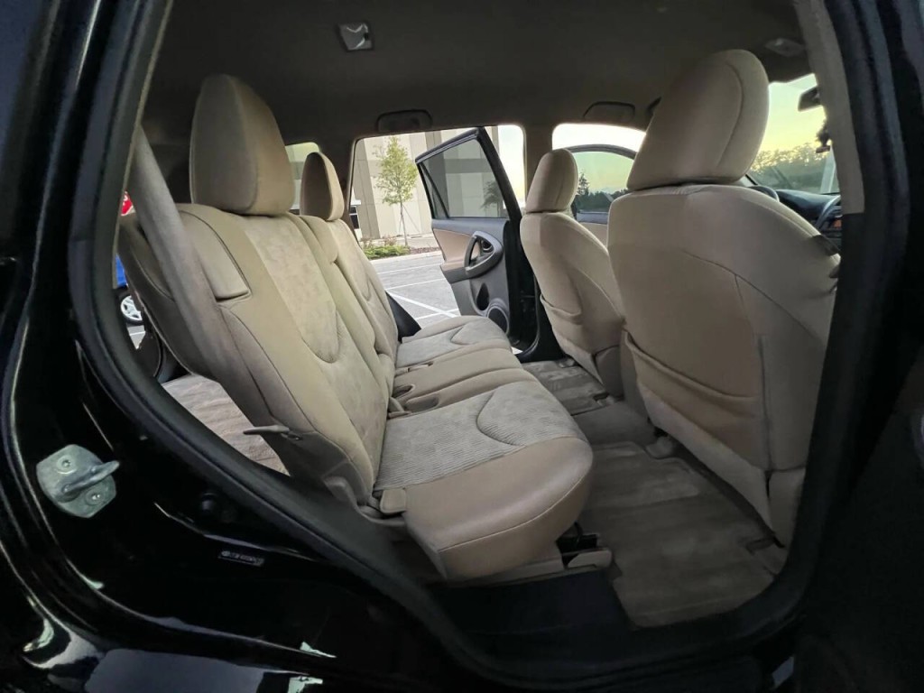 2012 Toyota Rav4 Image 8