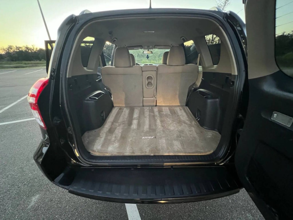 2012 Toyota Rav4 Image 9