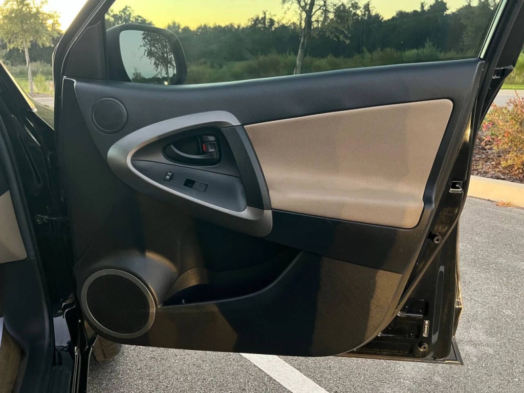 2012 Toyota Rav4 Image 14