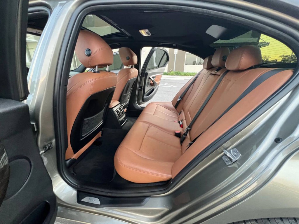 2016 BMW 3 Series Image 6
