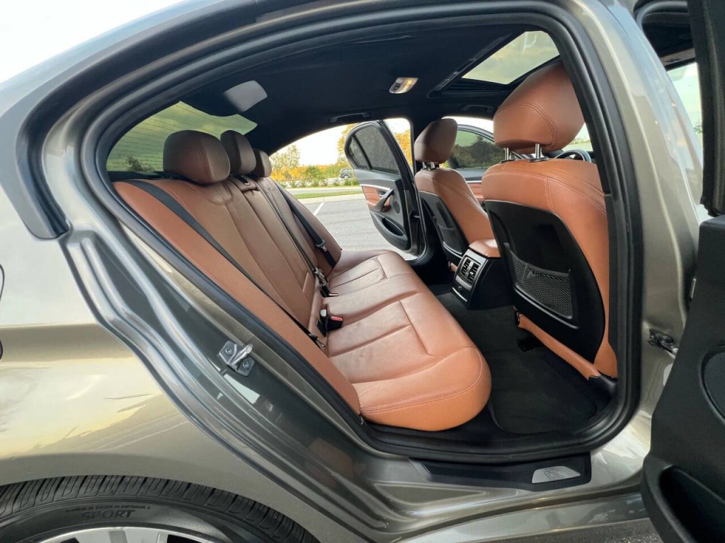 2016 BMW 3 Series Image 8