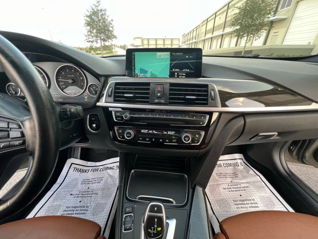 2016 BMW 3 Series Image 10