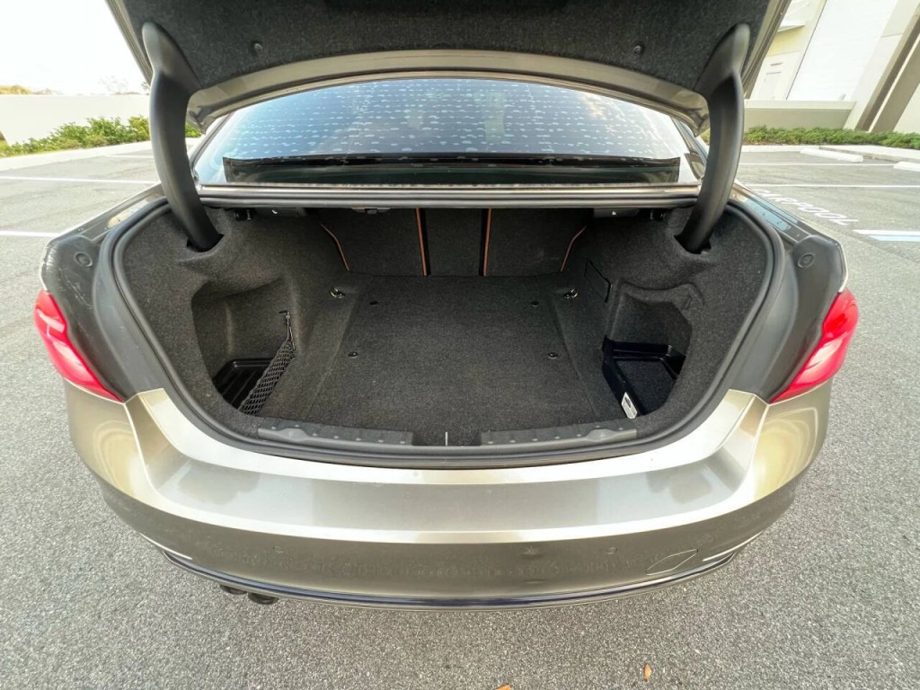 2016 BMW 3 Series Image 11