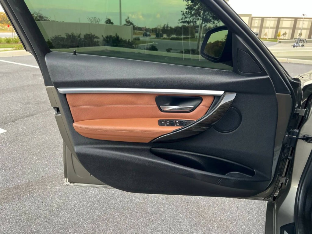 2016 BMW 3 Series Image 14