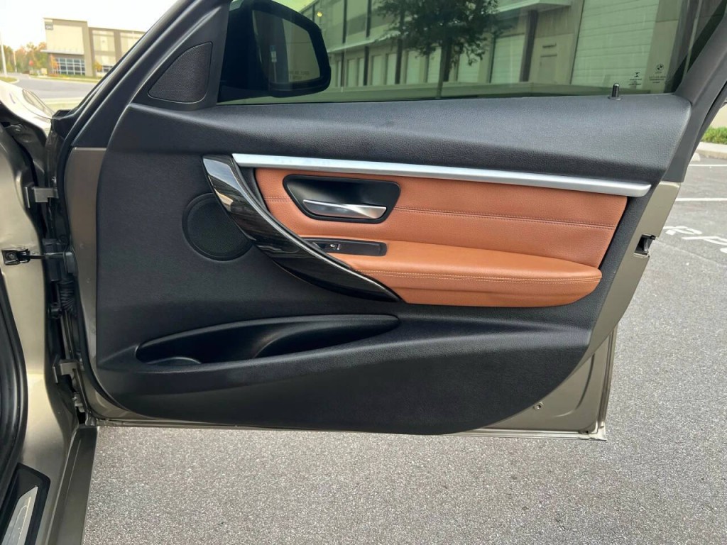 2016 BMW 3 Series Image 15