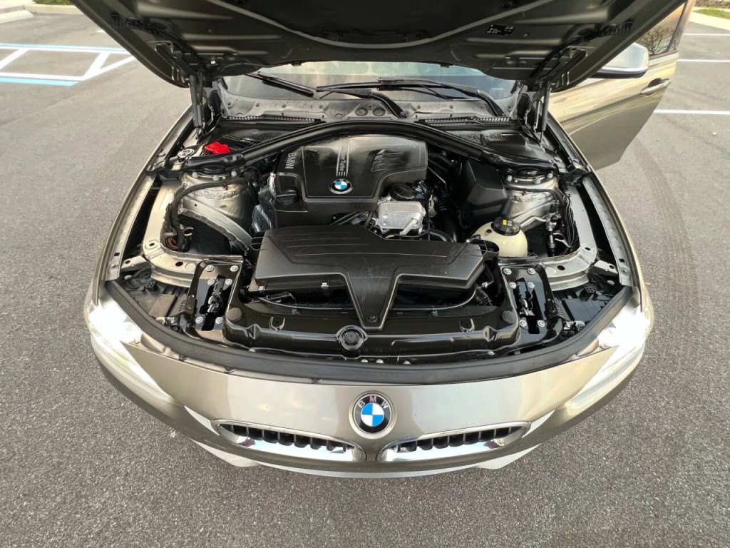 2016 BMW 3 Series Image 16