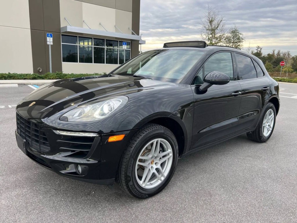 2017 Porsche Macan Image 1