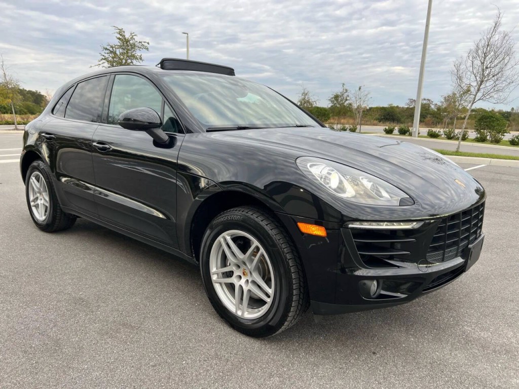 2017 Porsche Macan Image 2
