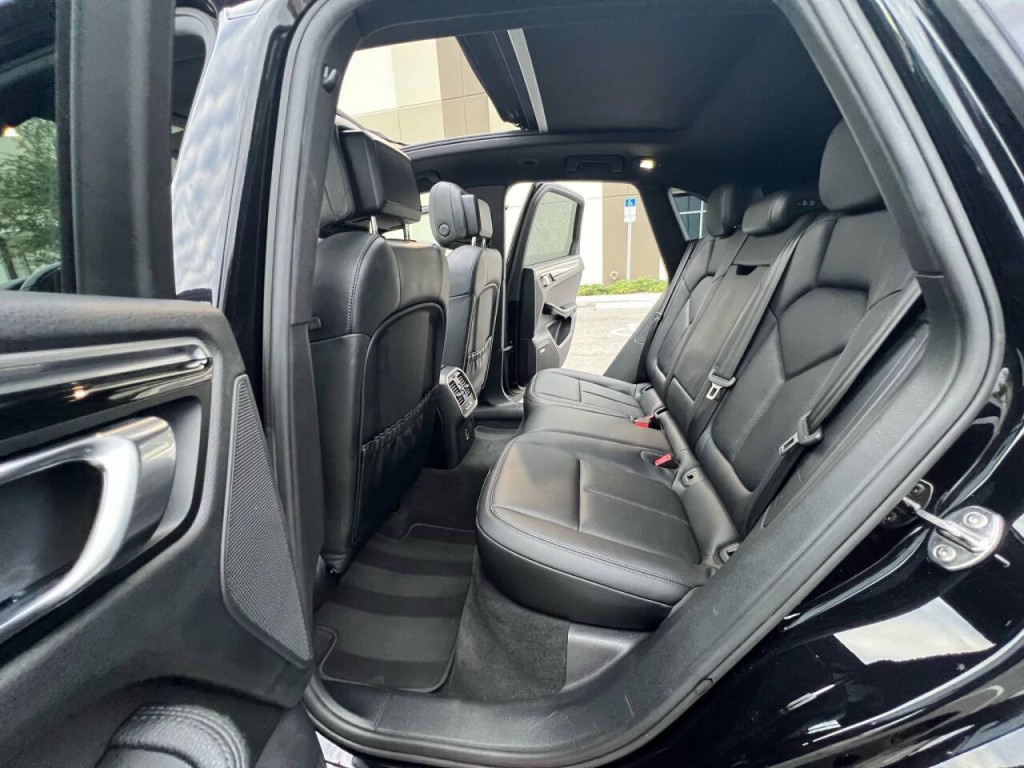 2017 Porsche Macan Image 6