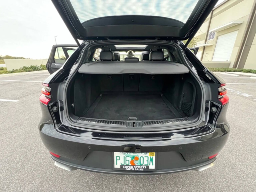 2017 Porsche Macan Image 9