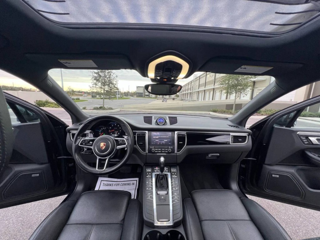 2017 Porsche Macan Image 10