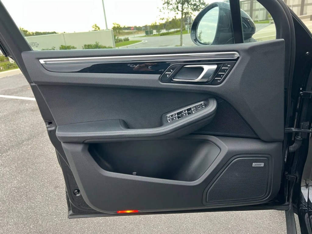 2017 Porsche Macan Image 13