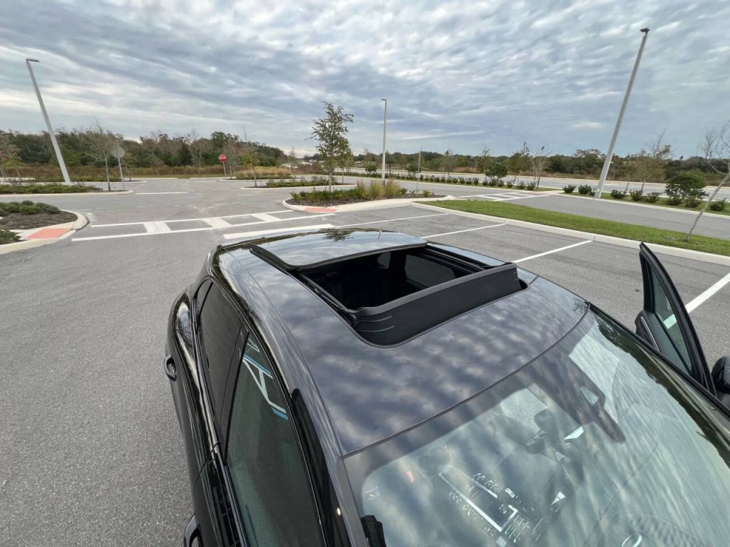 2017 Porsche Macan Image 15