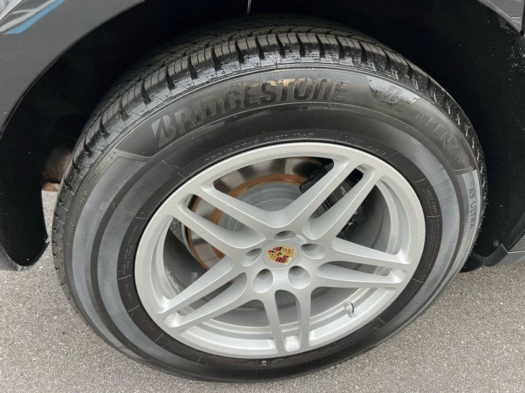 2017 Porsche Macan Image 16