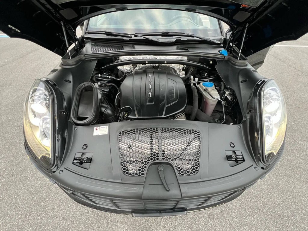 2017 Porsche Macan Image 17