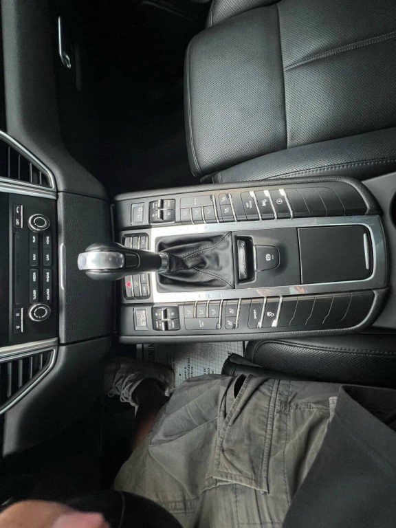 2017 Porsche Macan Image 19