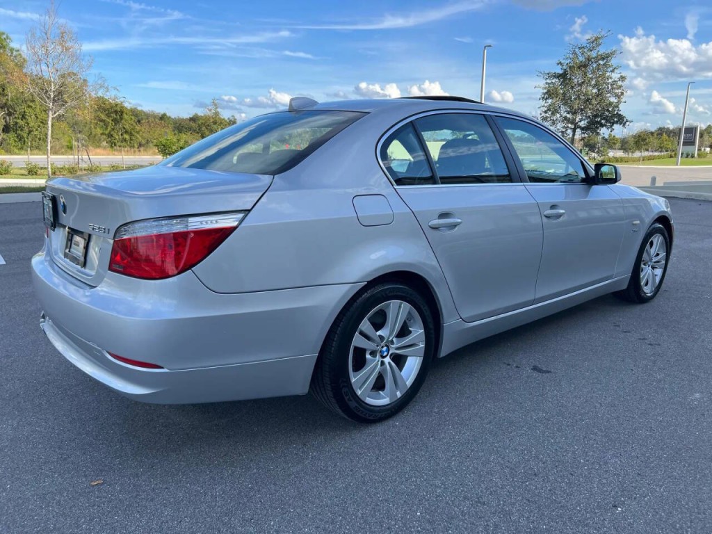 2010 BMW 5 Series Image 3