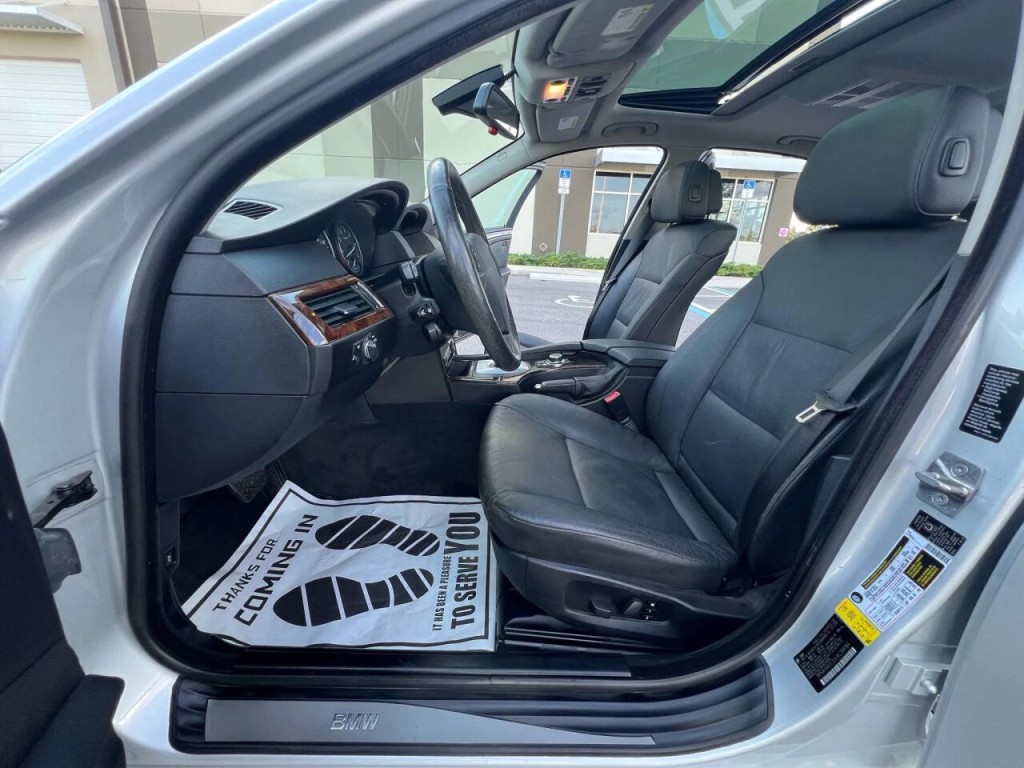 2010 BMW 5 Series Image 5