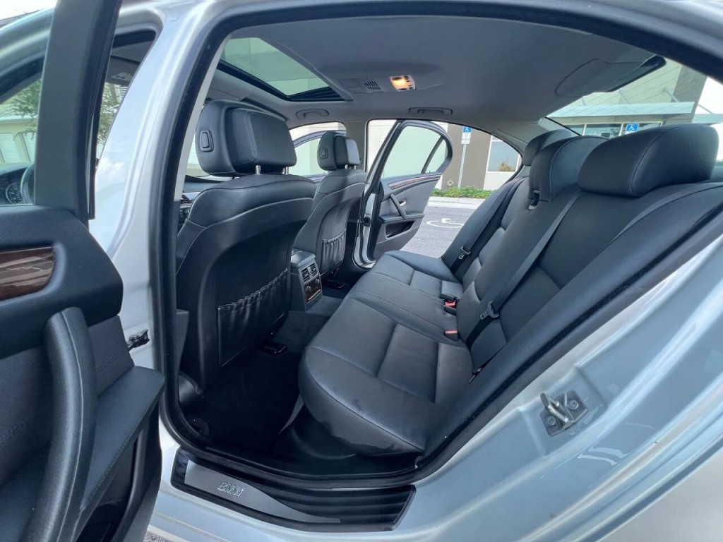 2010 BMW 5 Series Image 6