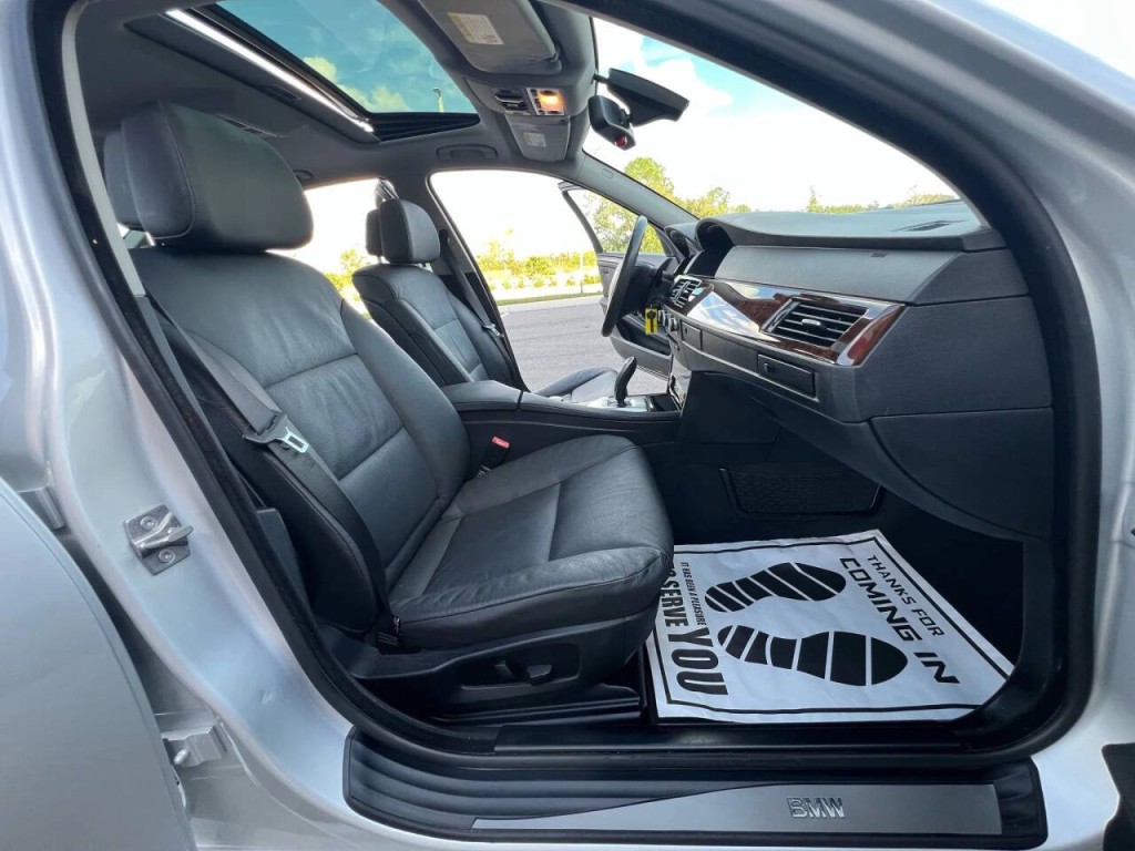 2010 BMW 5 Series Image 7