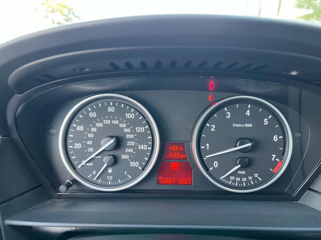 2010 BMW 5 Series Image 11