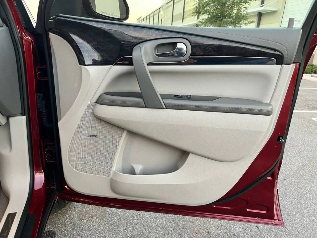 2015 Buick Enclave Image 16
