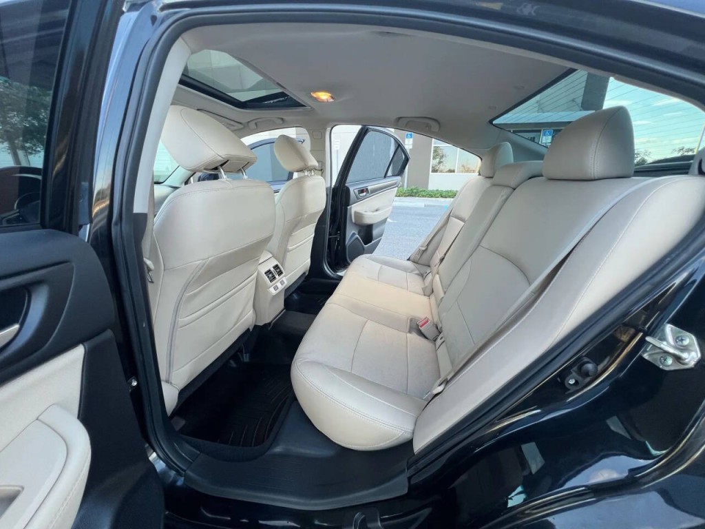 2015 Subaru Legacy Image 6