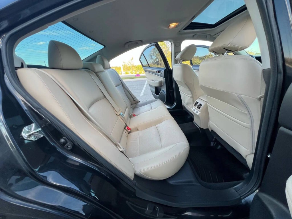 2015 Subaru Legacy Image 8