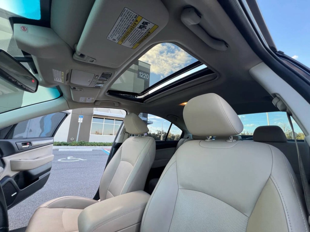 2015 Subaru Legacy Image 12