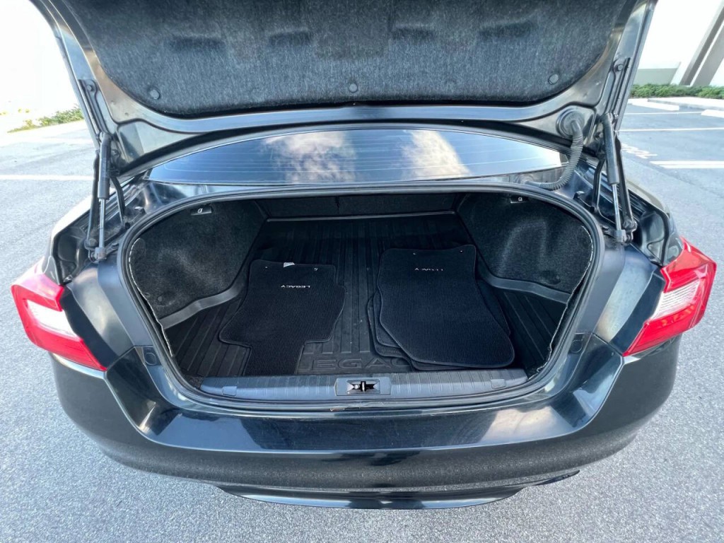 2015 Subaru Legacy Image 16