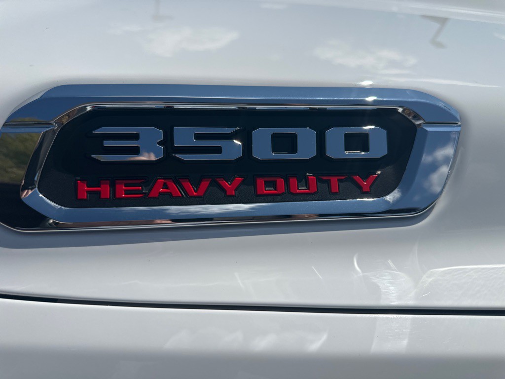 2021 RAM 3500 Image 8