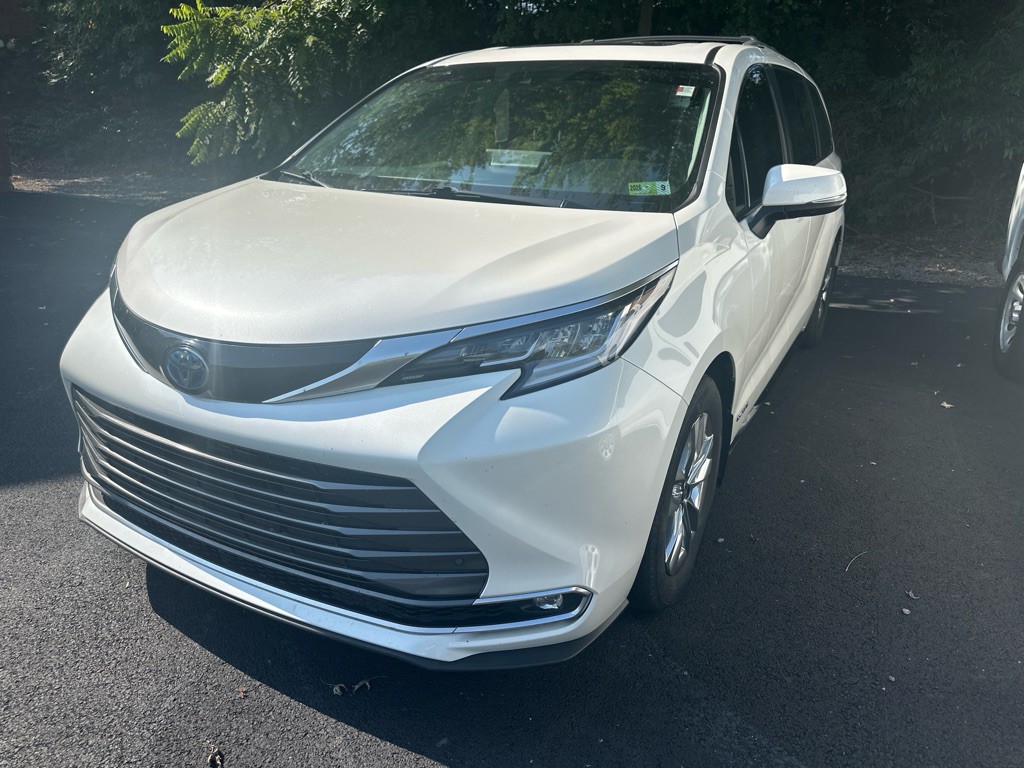 2021 Toyota Sienna LIMITED 7-PASSENGER