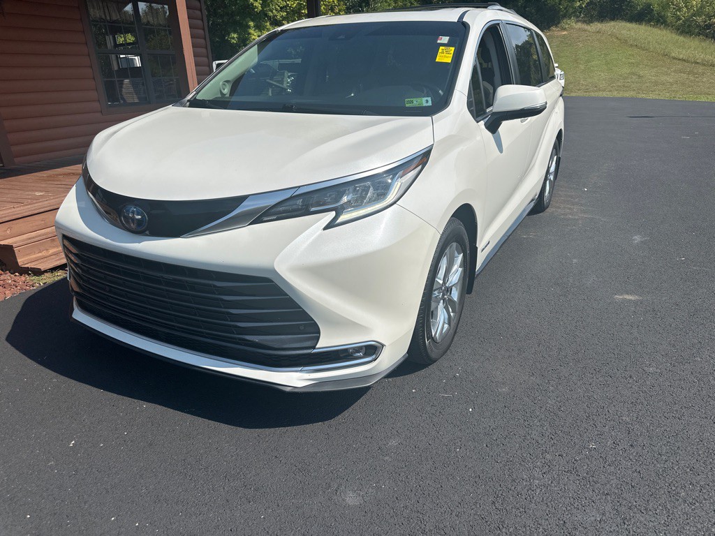 2021 Toyota Sienna Image 3
