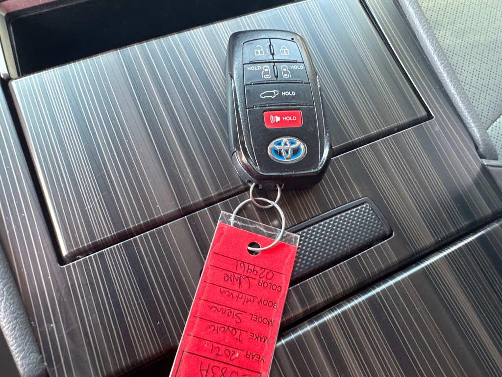 2021 Toyota Sienna Image 21