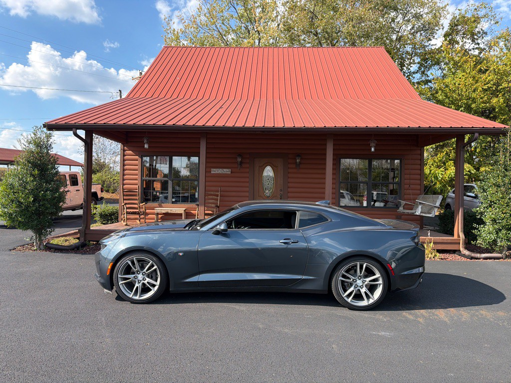 2021 Chevrolet Camaro Image 1