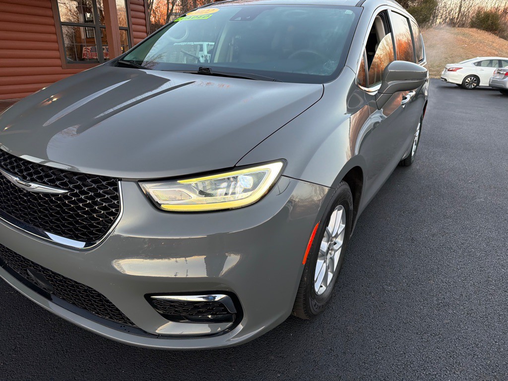 2022 Chrysler Pacifica Image 2