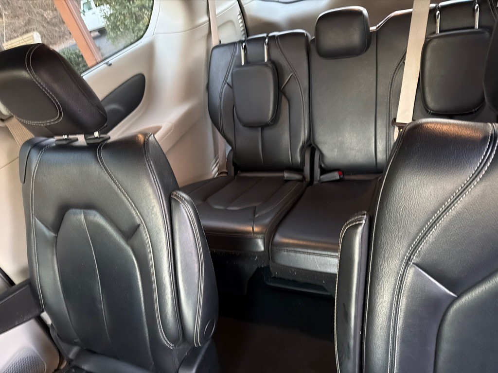 2022 Chrysler Pacifica Image 11