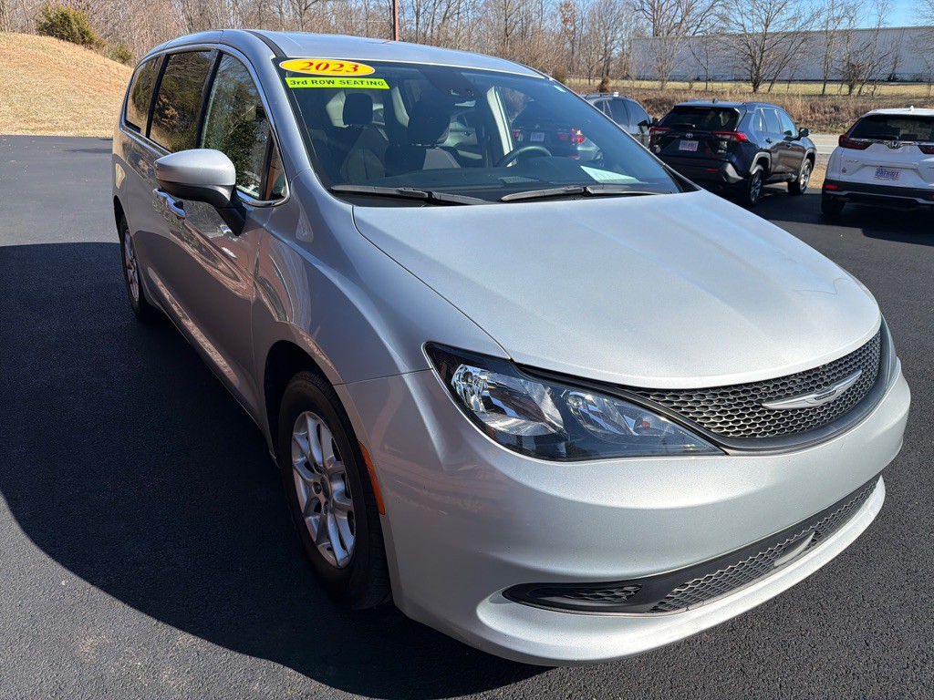 2023 Chrysler Voyager Image 4