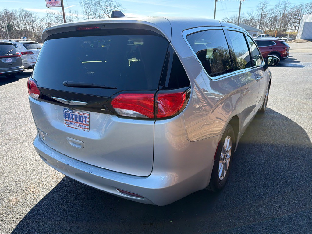 2023 Chrysler Voyager Image 7