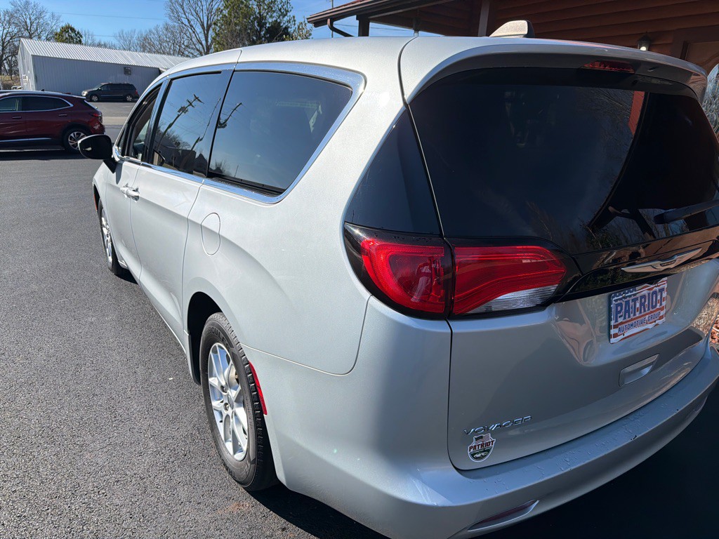 2023 Chrysler Voyager Image 9
