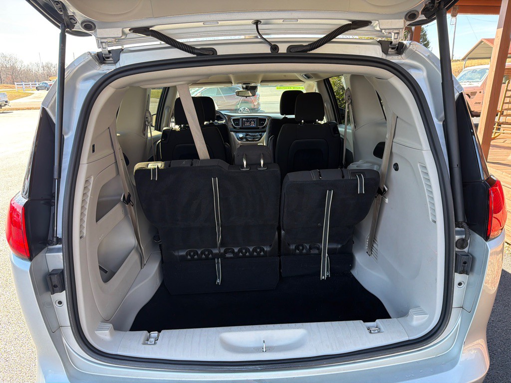2023 Chrysler Voyager Image 12