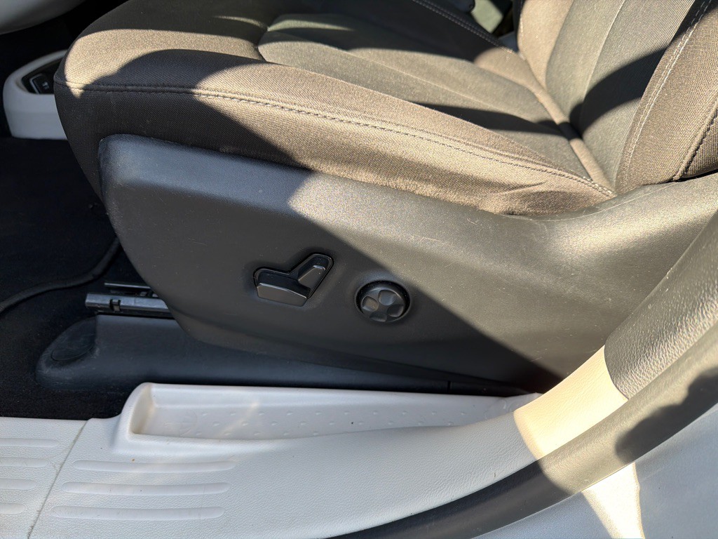 2023 Chrysler Voyager Image 17