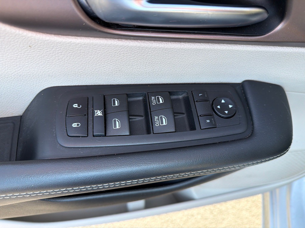 2023 Chrysler Voyager Image 18