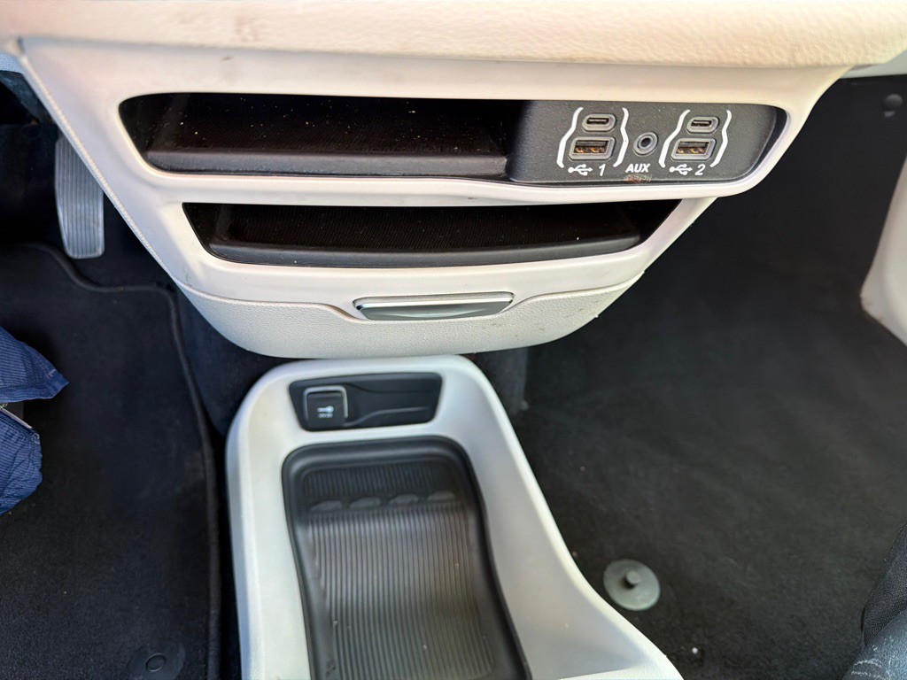2023 Chrysler Voyager Image 24