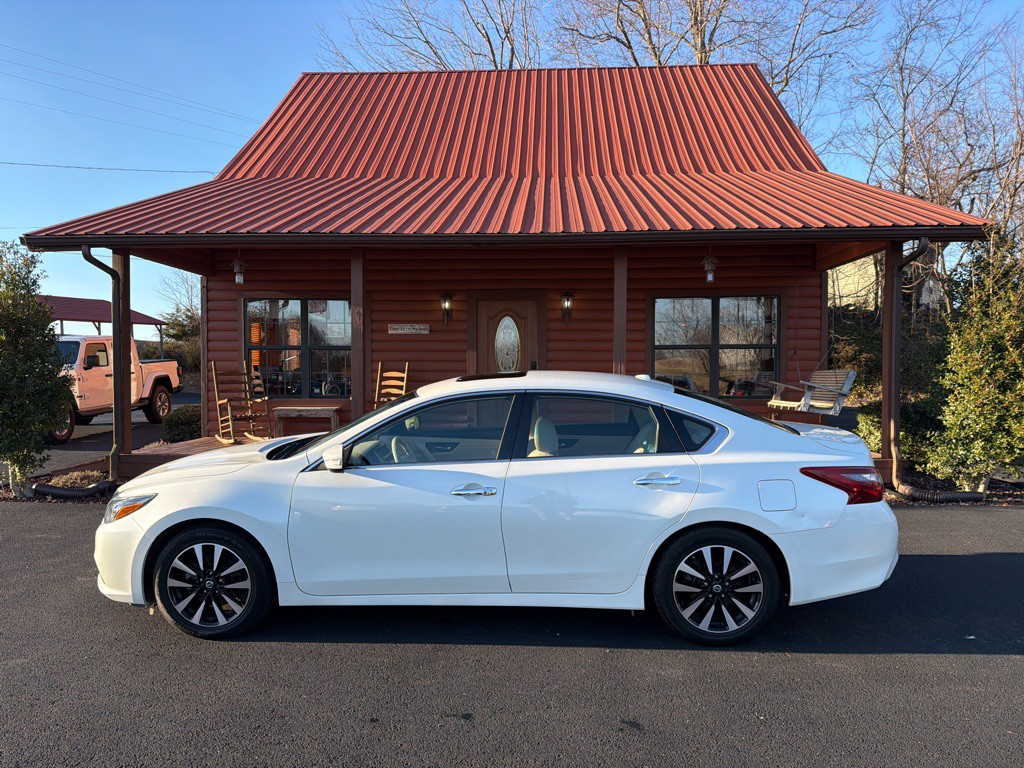 2018 Nissan Altima Image 1