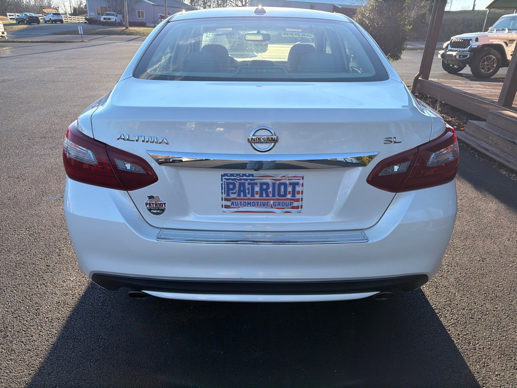 2018 Nissan Altima Image 9