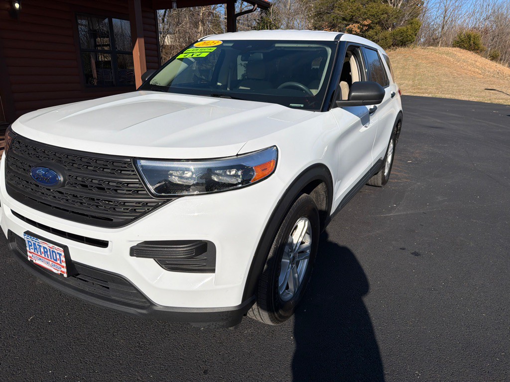 2023 Ford Explorer Image 2