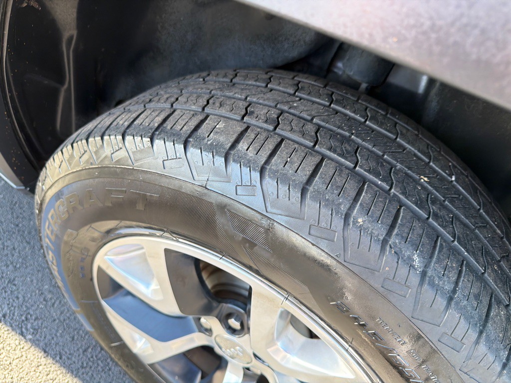 2015 Jeep Cherokee Image 13