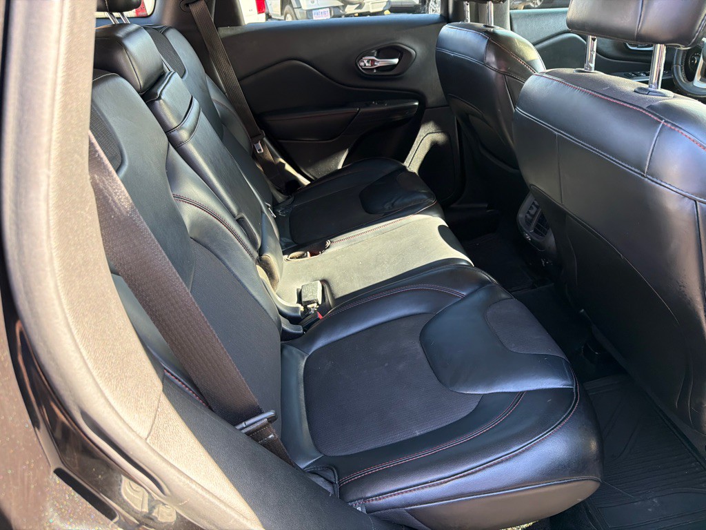 2015 Jeep Cherokee Image 16